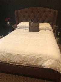 Bombay brown tufted queen bed - $100