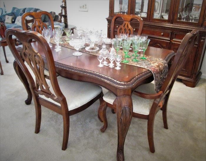 Dining Table & 6 Chairs & 2 Leaves