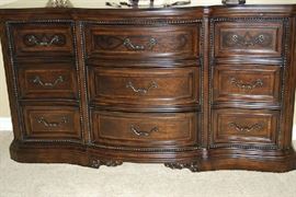 QUALITY LARGE 9 DRAWER DRESSER