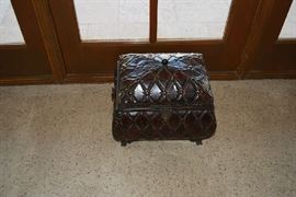 SMALL DECORATIVE BOX - 1 OF THREE VARYING SIZES