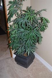 LARGE ARTIFICIAL TREE