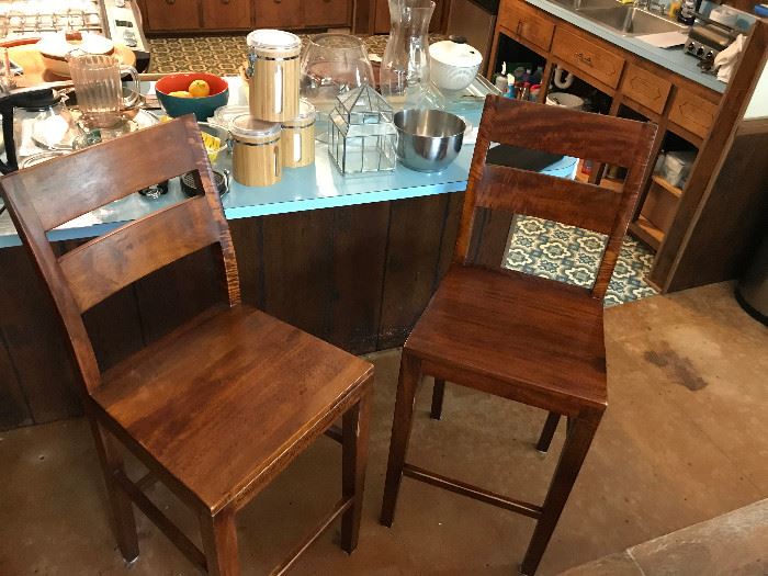 Crate & Barrell 8-piece kitchen set – table, 4 straight back chairs, 1 bench, 2 barstools