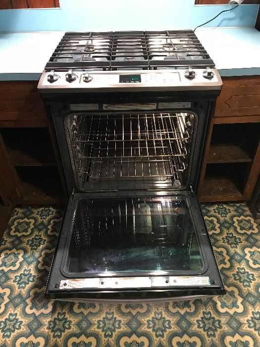 Kenmore 5.8 cu.ft. freestanding gas range with convection oven – stainless steel (model 75123, purchased in 2017)