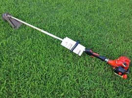 Echo SRM-225 gas powered string trimmer is in excellent condition