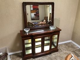 Lighted console curio with matching mirror