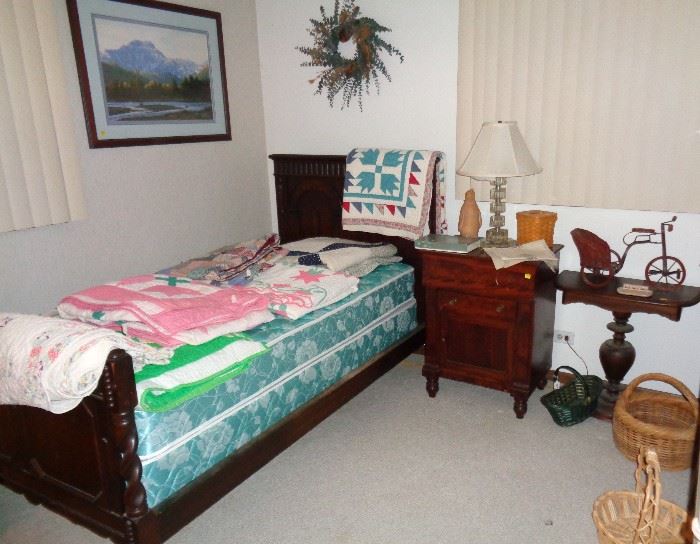 4 Piece Twin Bedroom Set.  Includes 2 beds, Dresser & Dressing Table (shown in other pictures)