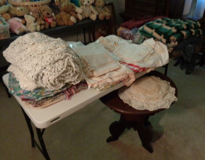 Linens: Crocheted Blankets, Doilies, Placemats, Napkins, Tablecloths...