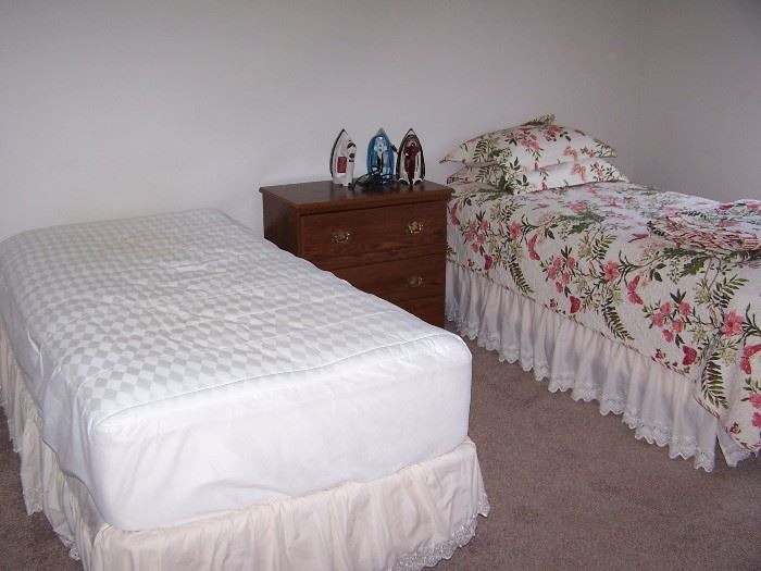 2 sets of Twin beds