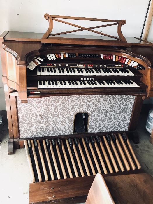 Antique Baldwin organ. $125