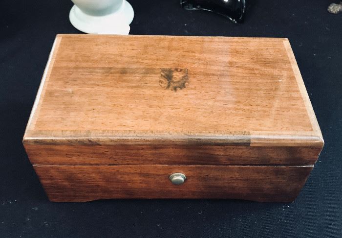 [Pic 1 of 2] Small Thorens swiss music box . $175