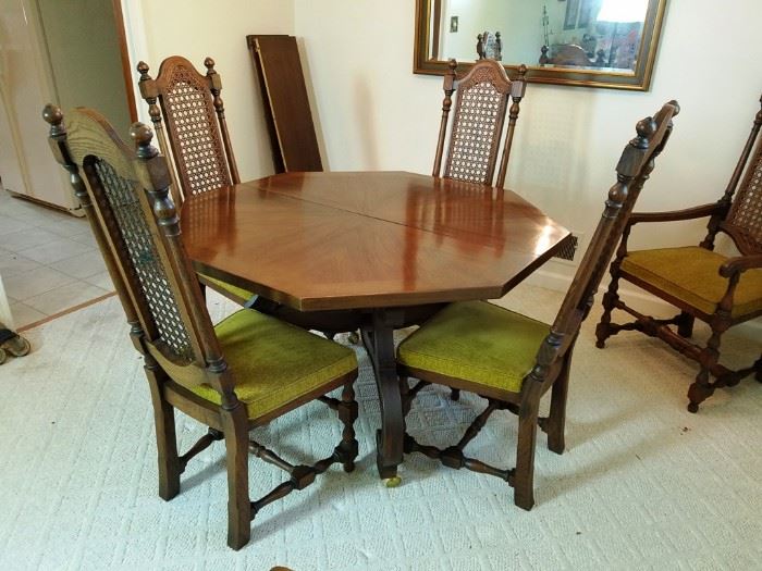 Drexel Hispania Table w/Six Chairs           http://www.ctonlineauctions.com/detail.asp?id=736115