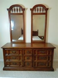 Broyhill Double Dresser with Double Mirrors:     http://www.ctonlineauctions.com/detail.asp?id=736258