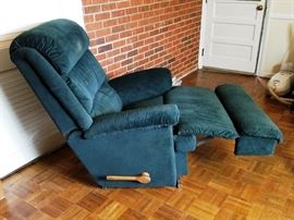 La-Z-Boy Recliner:     http://www.ctonlineauctions.com/detail.asp?id=736270