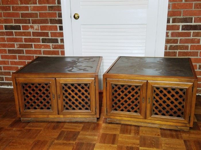 Coffee Table With Two Matching End Tables           http://www.ctonlineauctions.com/detail.asp?id=736317