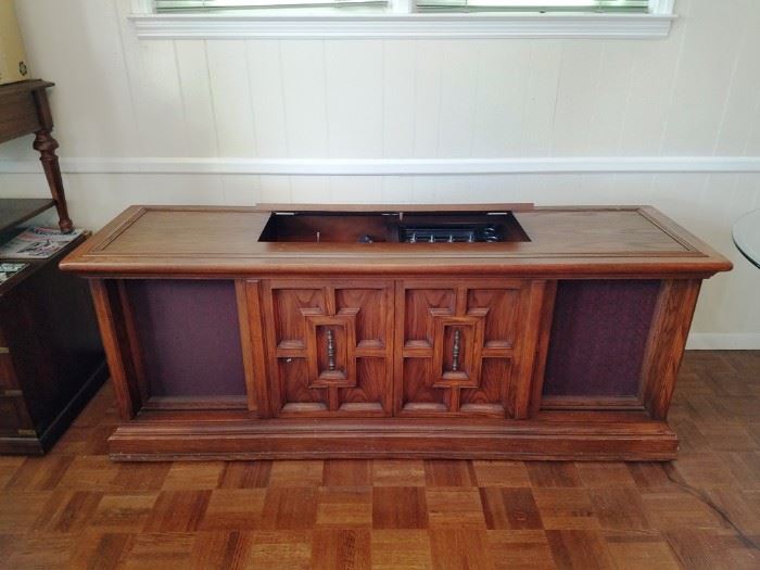 1967 Oak Cabinet Turntable Stereo:                http://www.ctonlineauctions.com/detail.asp?id=736501