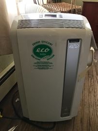 DeLonghi portable air conditioner in working condition!!