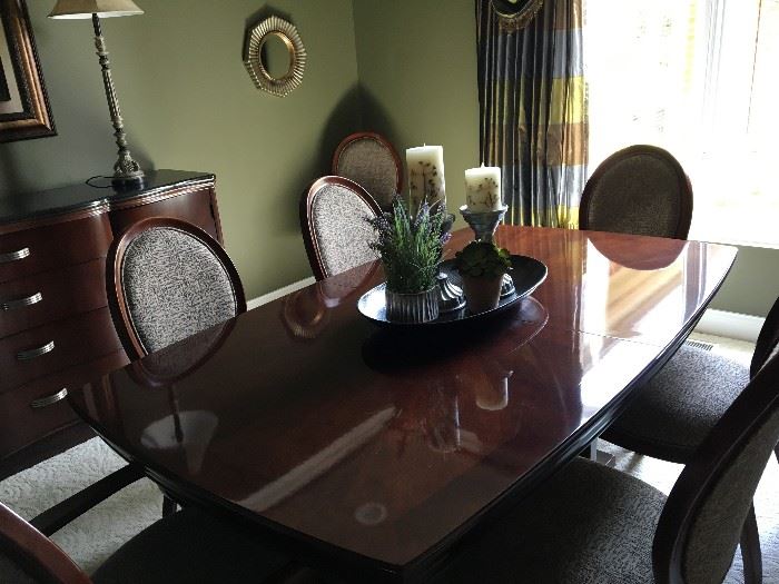 Bernhardt Dining Room Table w/ 8 chairs