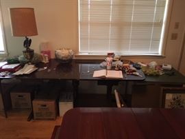 Large Duncan Phyfe table with leaves. 