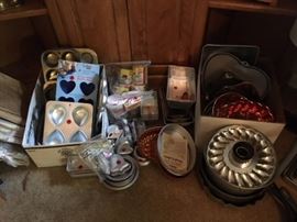 More bakeware, vintage cookie cutters