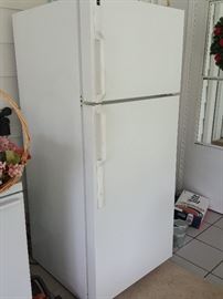 Hot Point over under freezer/refrigerator 