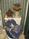 Bathroom decor/towels.