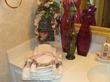 Decorative bathroom items.