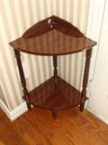 Corner lamp table.