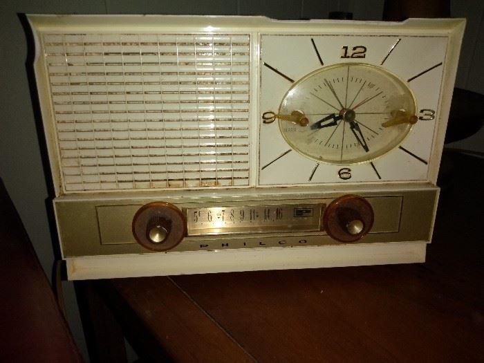 Vintage Cream Philco Radio