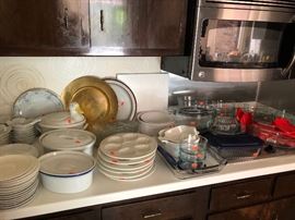 Oyster plates and assorted kitchen items