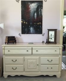 Dresser in great condition.