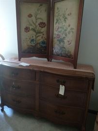 Huntley Dresser