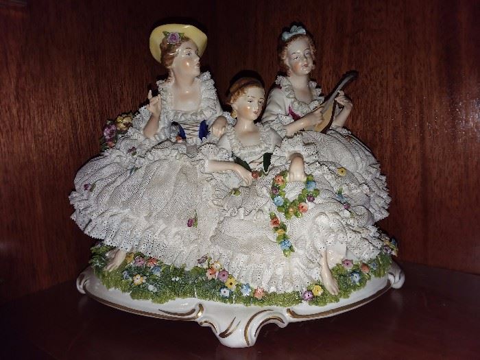 Dresden Unterweissbach 3 Ladies In Garden Figurine (#8344B)