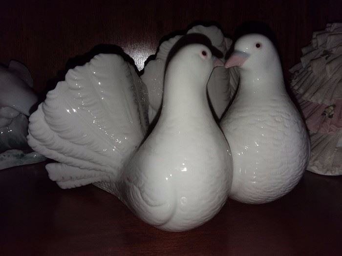 Lladro Kissing Doves Figurine (#1169)