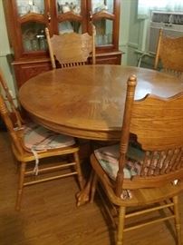Round Oak Table with extra leaf and Six Chairs 