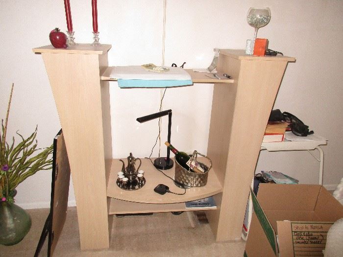 ROOM DIVER WITH SHELVES