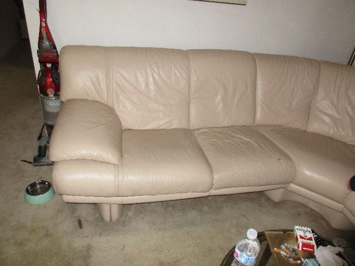 LEATHER SECTIONAL