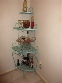CORNER SHELVES