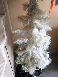 WHITE CHRISTMAS TREE