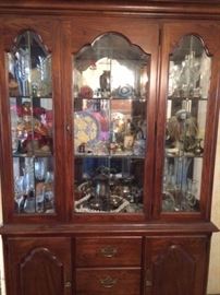 Solid wood vintage china cabinet. Will be donated if not sold today
