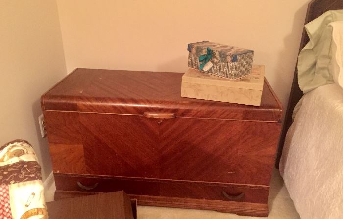 1930’s excellent cedar chest