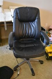 Nearly new swivel computer chair.