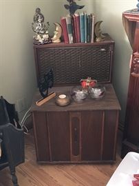 vintage table and speakers
