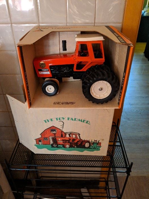 Ertl, Allis-Chalmers, Mint in Box.  Includes original outer box.