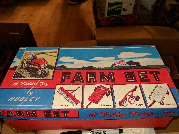 Hubley Farm Set mint in box