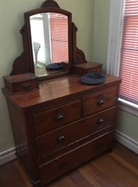 Little antique dresser