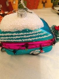 "Airstream Trailer" type ornament