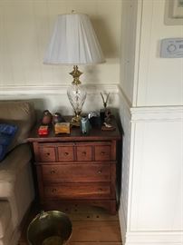 End table and pottery