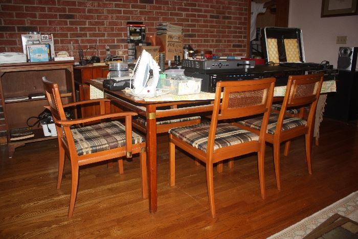 Hickory Furniture Co. Table & 6 Chairs