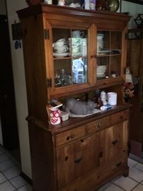 nice-sized small hutch