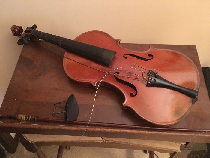 Vintage violen, needs repair